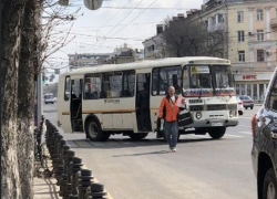 В изолированном Воронеже пожилой мужчина попал под колеса маршрутки