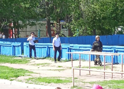 Территорию около школы оцепила полиция в Воронеже 