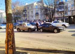 Из-за аварии на Плехановской собралась большая пробка в центре Воронежа