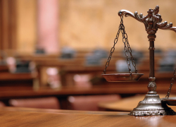 Взрослый воронежец соблазнил 13-летнюю девочку в автобусе и развратил ее