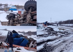 Сельчанин погиб при падении автокрана в Воронежской области