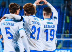 "Факел" оштрафовали после "колхозного приема" на матче с "Челябинском"