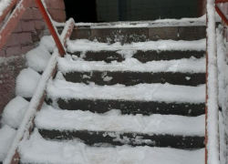 На засыпанные снегом дворы жалуются воронежцы