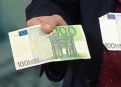 Наивный воронежец пожалел, что заявился в банк с фальшивыми 100 евро