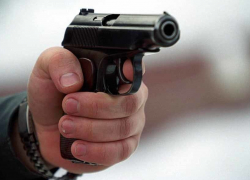 Пьяный воронежец выстрелил из пистолета в своего 8-летнего сына