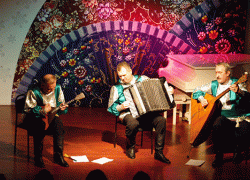 Воронежские балалаечники сыграли народные песни в Мадриде