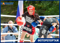 Яростные бои красивых девушек прошли на празднике в Воронеже