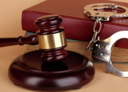 За 9 краж, грабеж и поджог вор-рецидивист получил меньше 4 лет колонии