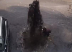 Фекальный гейзер с человеческий рост попал на видео под Воронежем
