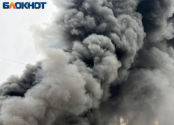 Два крупных склада горят в Новоусманском районе Воронежской области