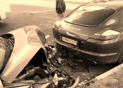 После ДТП ВАЗа и элитного «Porsche» в Воронеже водители высмеяли отечественный автопром