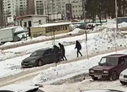 Семейную пару ограбили на полмиллиона в собственном автомобиле в Воронеже