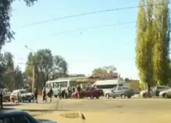 Момент наезда Daewoo на женщину с ребенком попал на видео в Воронеже