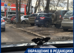 Халявную парковку устроили воронежцы под носом у чиновников
