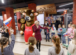 Зажигательный праздник ко Дню народного единства собрал около 100 многодетных семей