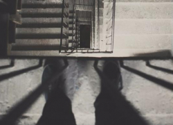 Порезанного ножом мужчину нашли в воронежской многоэтажке на Космонавтов