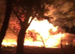 Горящий километр складов в Воронеже попал на видео