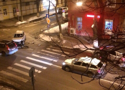 В ДТП на скользкой дороге в центре Воронежа пострадали люди