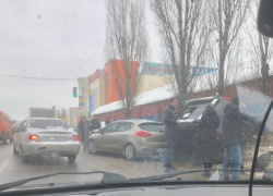 Фееричные последствия массовой аварии сняли в Воронеже