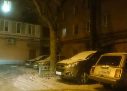 Воронежцы разыскивают неадеквата, выламывающего автодворники