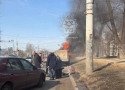 Водителя сгоревшей "Газели" госпитализировали с отравлением в Воронеже