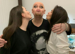 Раскрыты секреты мейкапа поп-звезды Шуры перед концертом в Воронеже