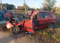 Автомобилистка погибла в столкновении с КамАЗом в Воронежской области