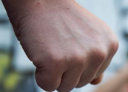 Девушка пригласила воронежца на «вписку», где его избили и заставили оформить на себя кредит