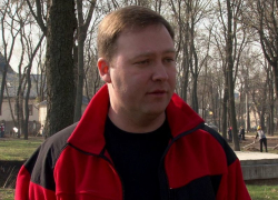 На модном BMW ездит жена депутата Ивана Кандыбина при доходе в 15 тыс рублей