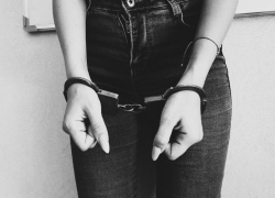 Сотрудница супермаркета в Воронеже положила 620 тысяч рублей мимо кассы в свой карман