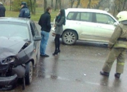 В Воронеже столкнулись три машины: 29-летний водитель «ВАЗа» погиб на месте 
