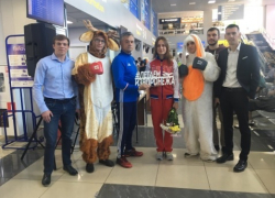 Поклонники проводили до самолета знаменитую девушку-боксера из Воронежа 