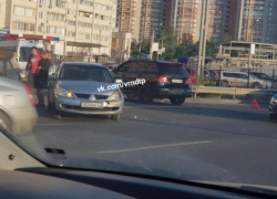 Проделки «мерса» на встречке привели к нелепому ДТП в Воронеже