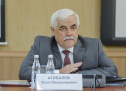 Один день боролся с коррупцией парашютист Агибалов по приказу губернатора Гусева