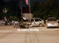 Трактор превратил «четырнадцатую» в смятую консервную банку в Воронеже 