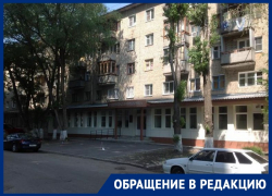 Из-за равнодушия коммунальщиков может затопить магазин в центре Воронежа
