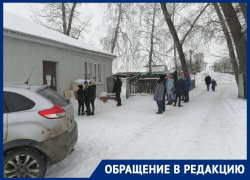 Очередь из детей перед воронежской больницей выплеснулась на улицу