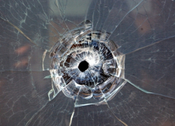 В Воронеже стреляли в окно кабинета школы