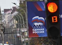 «Галерея Чижова» снова открыто соблазняет избирателей крупой и консервами