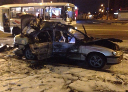 В Воронеже ночью взорвалась иномарка и сгорело еще 2 авто 