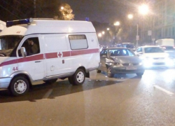 Водитель скорой помощи устроил ДТП, пытаясь проучить маршрутчика в Воронеже