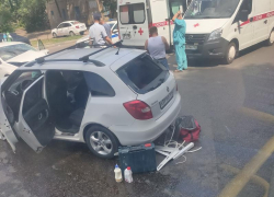 Последствия лобового столкновения автомобилей на воронежской улице сняли очевидцы