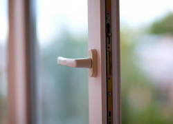 В Воронеже 14-летний подросток выпал из окна многоэтажки