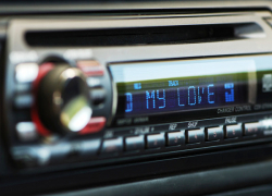 Воронежец сломал челюсть парню, который громко слушал музыку ночью в машине 