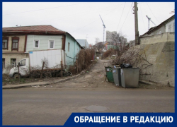Помойка на проезжей части вынуждает воронежцев ежедневно рисковать жизнями