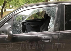 Автомобильные вандалы побили стекла на машинах в воронежском микрорайоне Шилово