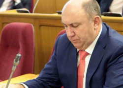 Пытавшие воронежского депутата бандиты украли оружие и золото