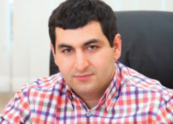 Виновников чудовищного ДТП с "Мерседесом" в центре Москвы разыскивают в Воронеже