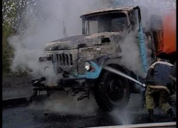 Под Воронежем ночью сгорел грузовик ЗИЛ