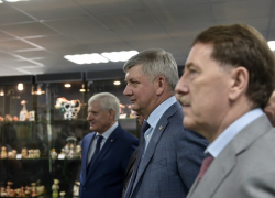 Губернатор Гусев проводил в Госдуму того, кто отбрасывал на него тень 